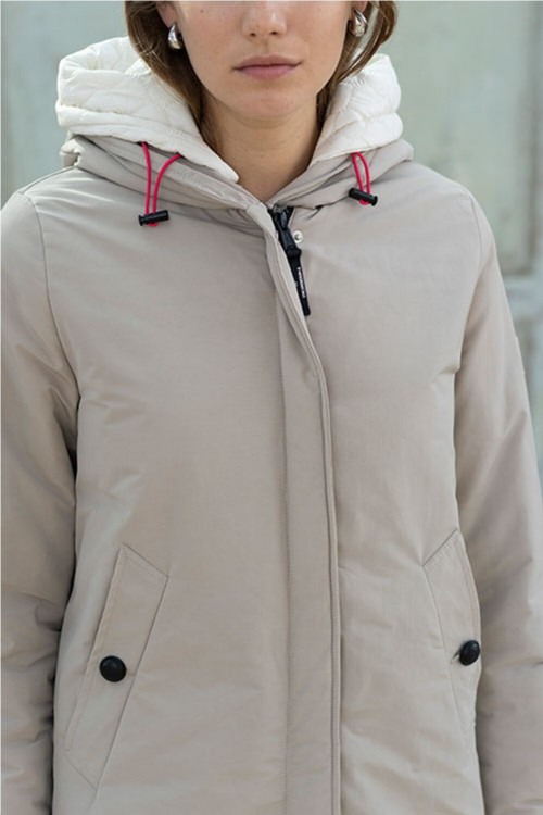 PARKA ACOLCHADA CON CAPUCHA... 2