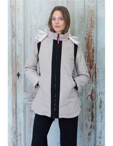 PARKA CON DETALLES EN NEGRO   HONGO PARKA CON DETALLES EN NEGRO   HONGO