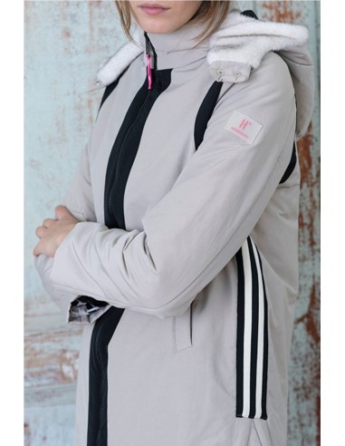 PARKA CON DETALLES EN NEGRO   HONGO PARKA CON DETALLES EN NEGRO   HONGO