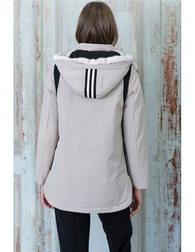 PARKA CON DETALLES EN NEGRO   HONGO PARKA CON DETALLES EN NEGRO   HONGO