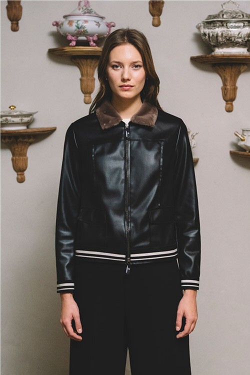 CHAQUETA BOMBER EFECTO PIEL...