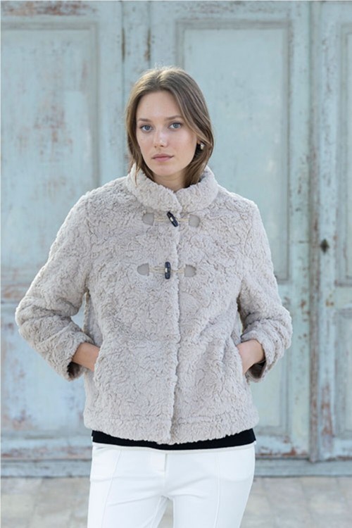 CHAQUETA CORTA BORREGUITO...