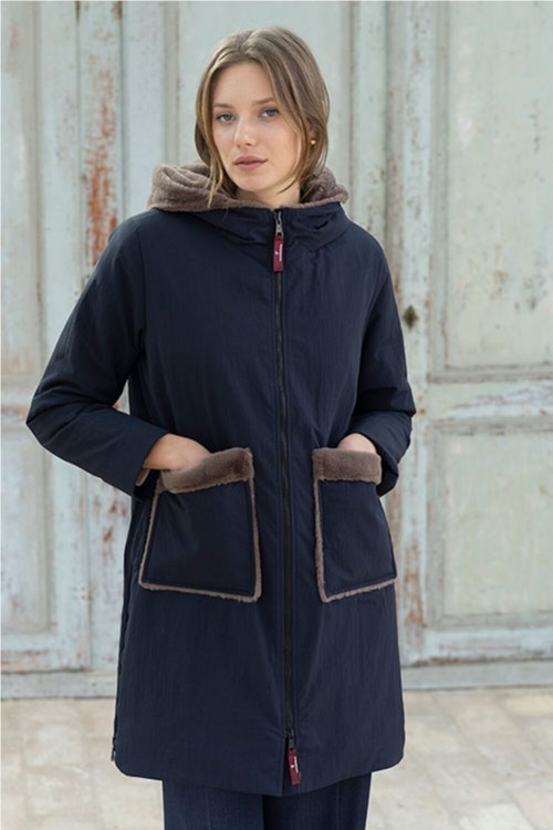 PARKA CON BOLSILLOS DE PELO...