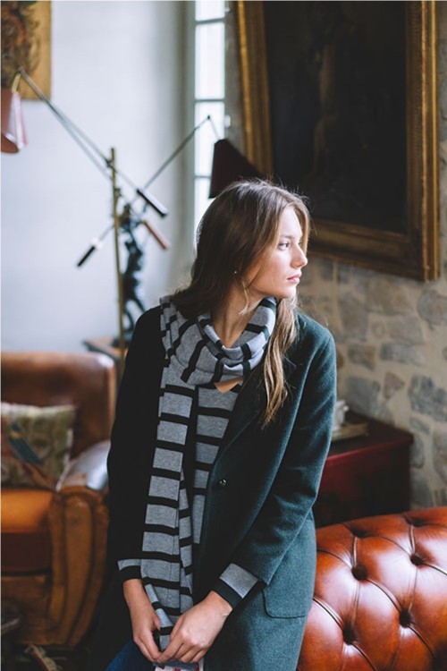 JERSEY RAYAS CON ESCOTE EN...