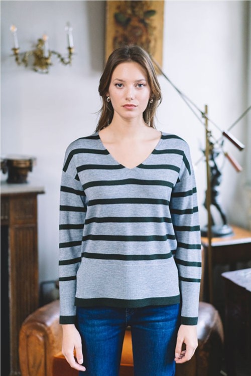 JERSEY RAYAS CON ESCOTE EN... 2