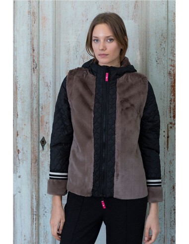 CHAQUETA CONVERTIBLE EN CHALECO...