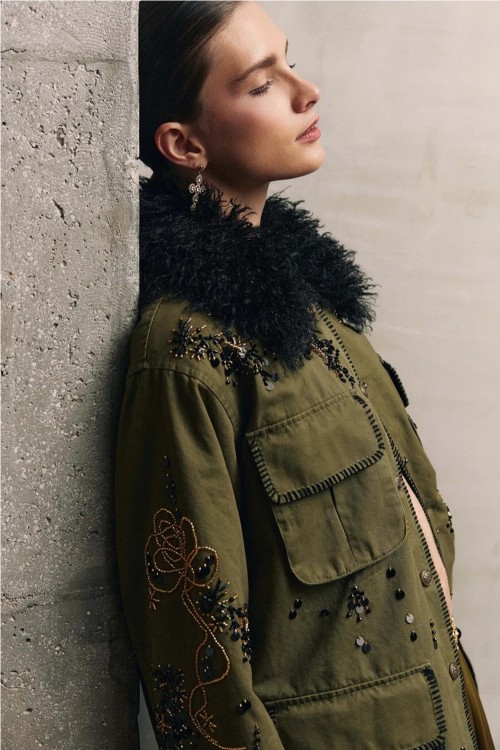 CHAQUETA BORDADA DETALLES... 2